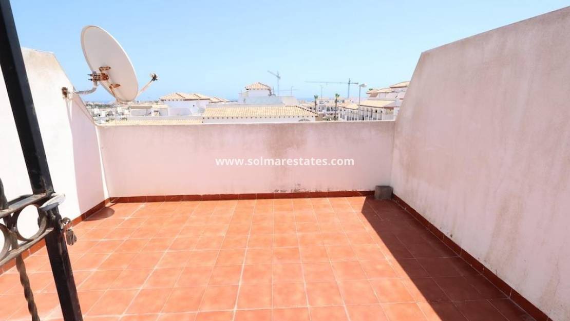 Casa de 2 habitaciones en Orihuela Costa en venta con piscina - 214.000 € (Ref: 9892955)