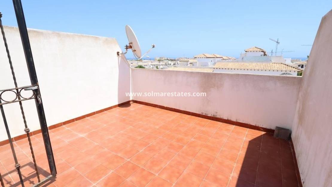Casa de 2 habitaciones en Orihuela Costa en venta con piscina - 214.000 € (Ref: 9892955)