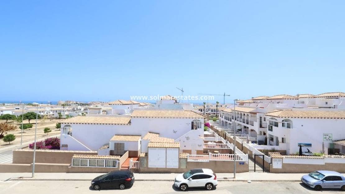 Casa de 2 habitaciones en Orihuela Costa en venta con piscina - 214.000 € (Ref: 9892955)