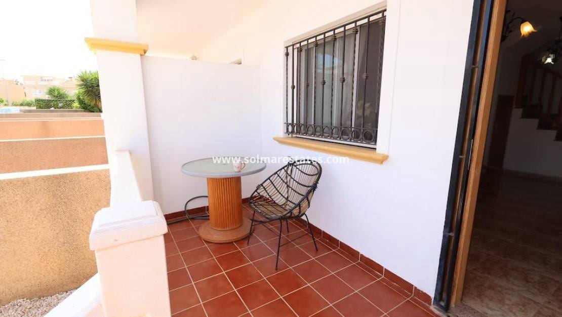Casa de 2 habitaciones en Orihuela Costa en venta con piscina - 214.000 € (Ref: 9892955)