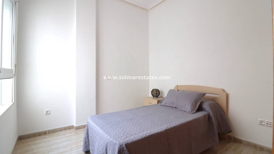 2 quarto Apartamento para venda em Almoradi com piscina - 117 000 € (Ref: 9892957)