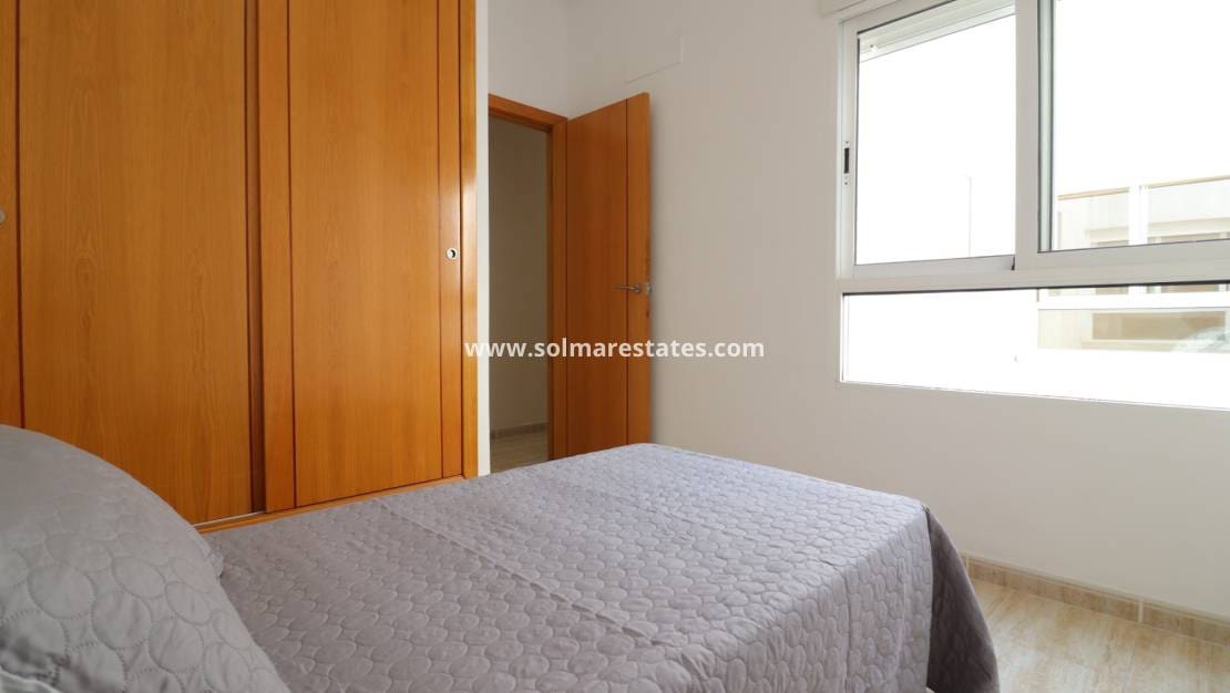 2 quarto Apartamento para venda em Almoradi com piscina - 117 000 € (Ref: 9892957)