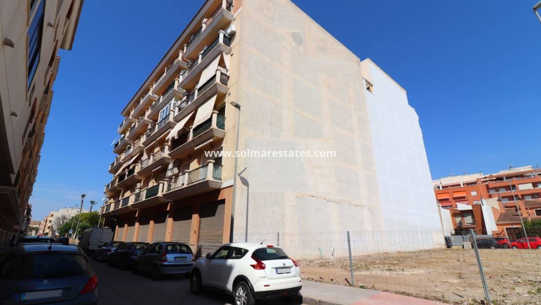 2 quarto Apartamento para venda em Almoradi com piscina - 117 000 € (Ref: 9892957)