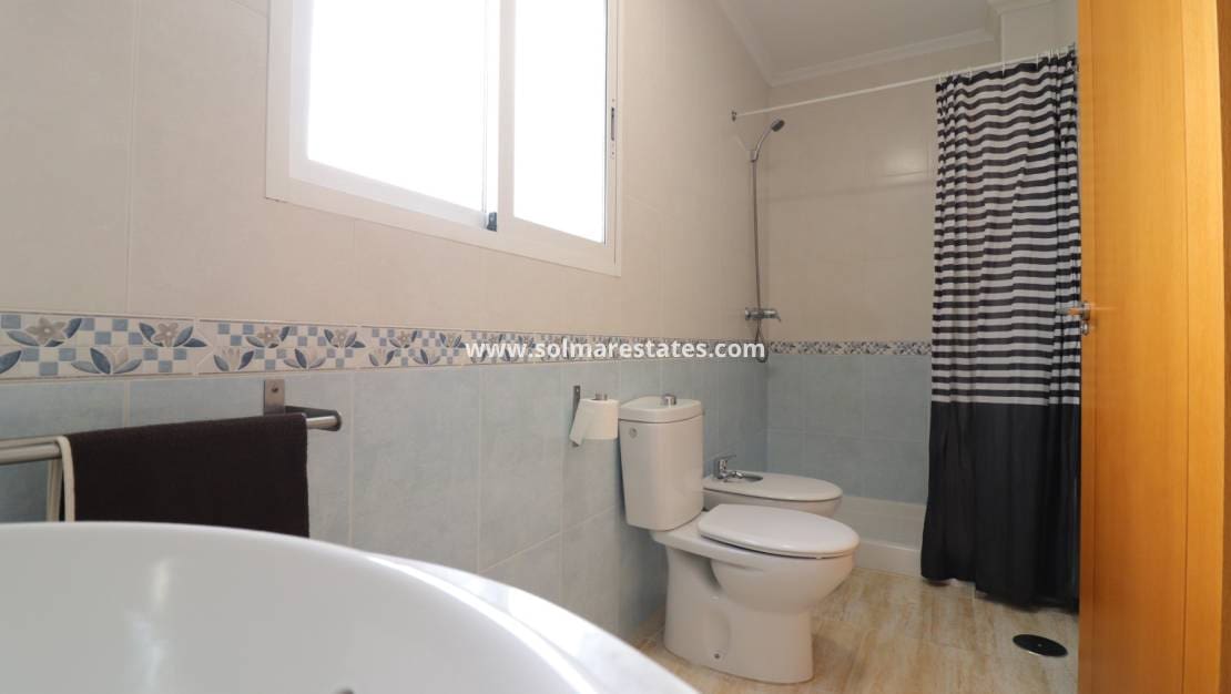 2 quarto Apartamento para venda em Almoradi com piscina - 117 000 € (Ref: 9892957)