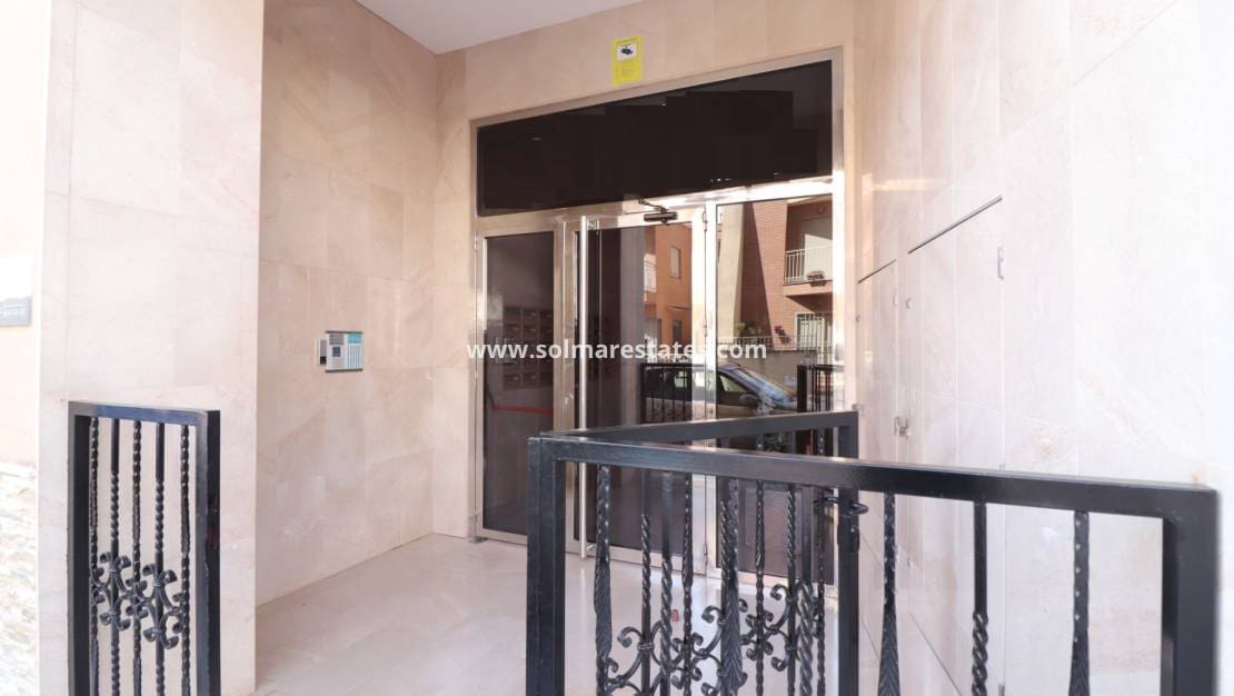 2 quarto Apartamento para venda em Almoradi com piscina - 117 000 € (Ref: 9892957)