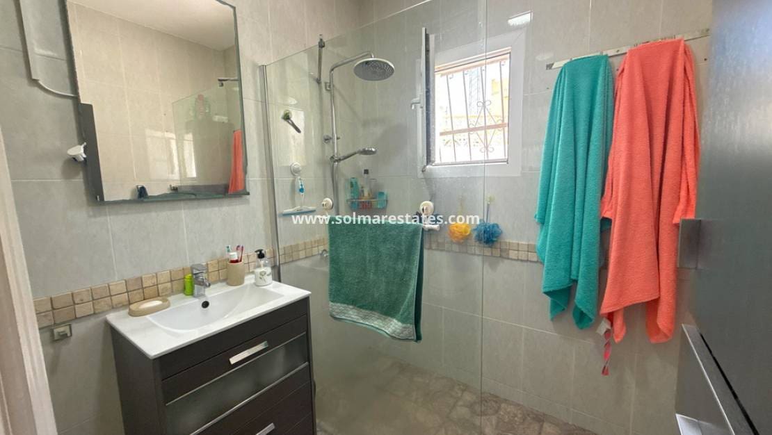 2 bedroom Bungalow for sale in Villamartin - € 209,950 (Ref: 9895139)
