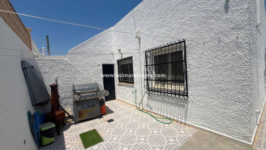 2 bedroom Bungalow for sale in Villamartin - € 209,950 (Ref: 9895139)