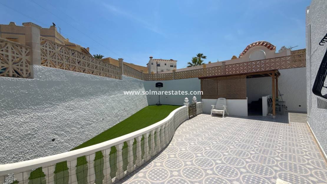 2 bedroom Bungalow for sale in Villamartin - € 209,950 (Ref: 9895139)