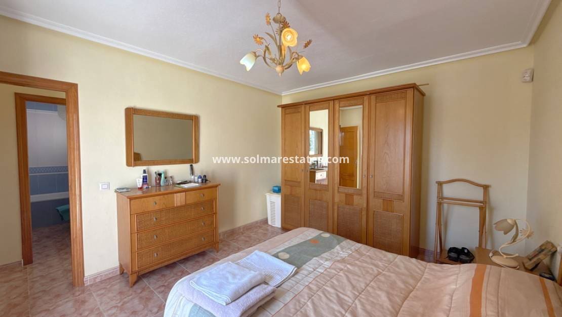 3 Zimmer Villa zu verkaufen in Cabo Roig mit Pool - 349.950 € (Ref: 9895140)
