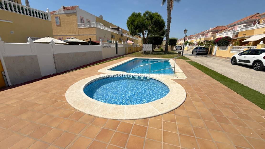3 Zimmer Villa zu verkaufen in Cabo Roig mit Pool - 349.950 € (Ref: 9895140)