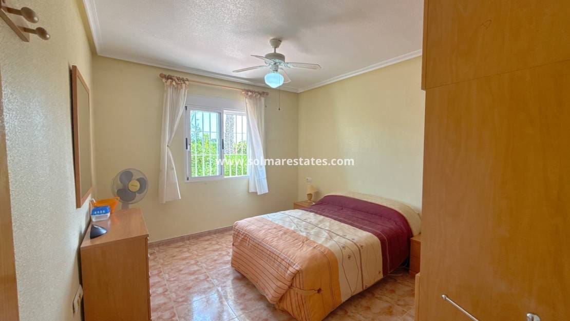 3 Zimmer Villa zu verkaufen in Cabo Roig mit Pool - 349.950 € (Ref: 9895140)