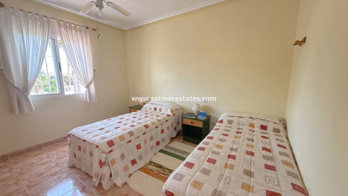 3 Zimmer Villa zu verkaufen in Cabo Roig mit Pool - 349.950 € (Ref: 9895140)