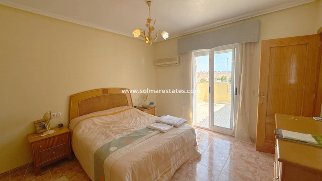 3 Zimmer Villa zu verkaufen in Cabo Roig mit Pool - 349.950 € (Ref: 9895140)