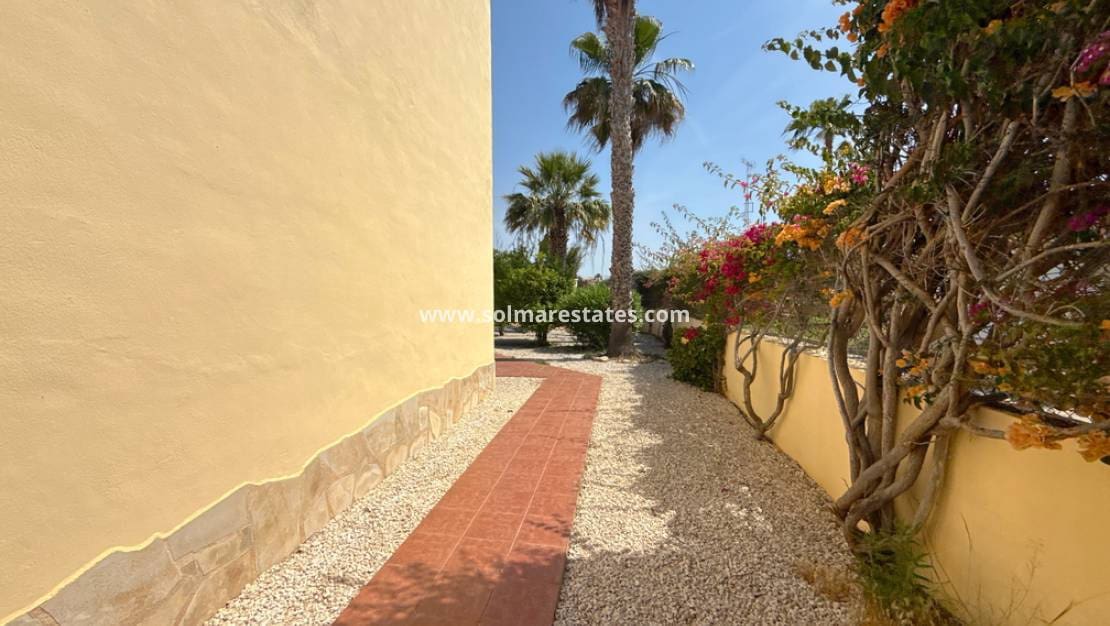 3 Zimmer Villa zu verkaufen in Cabo Roig mit Pool - 349.950 € (Ref: 9895140)