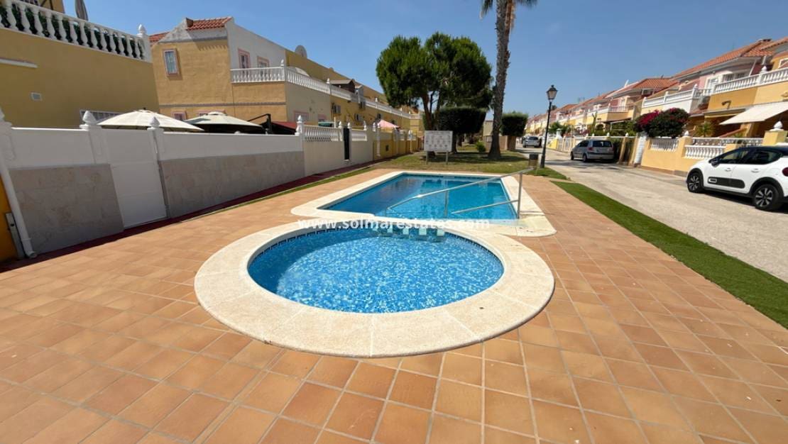 3 Zimmer Villa zu verkaufen in Cabo Roig mit Pool - 349.950 € (Ref: 9895140)