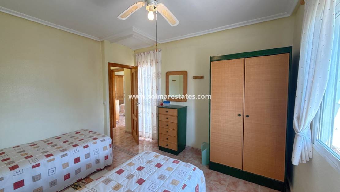 3 Zimmer Villa zu verkaufen in Cabo Roig mit Pool - 349.950 € (Ref: 9895140)