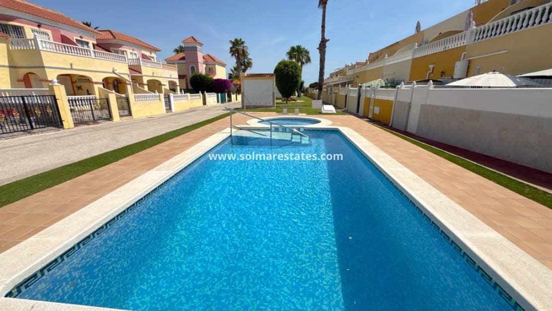 3 Zimmer Villa zu verkaufen in Cabo Roig mit Pool - 349.950 € (Ref: 9895140)