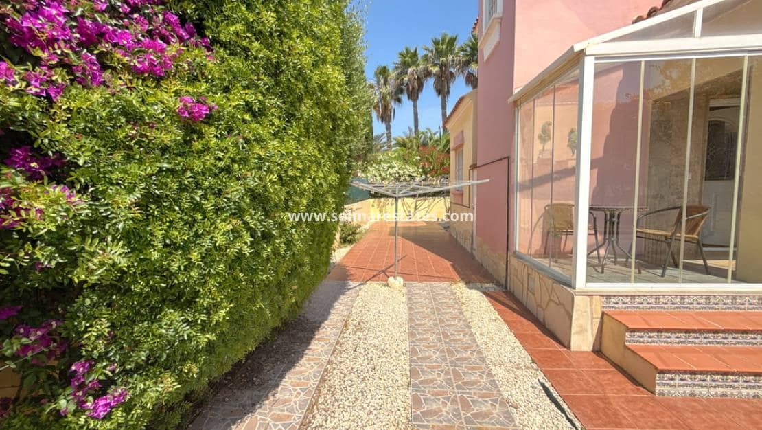 3 Zimmer Villa zu verkaufen in Cabo Roig mit Pool - 349.950 € (Ref: 9895140)