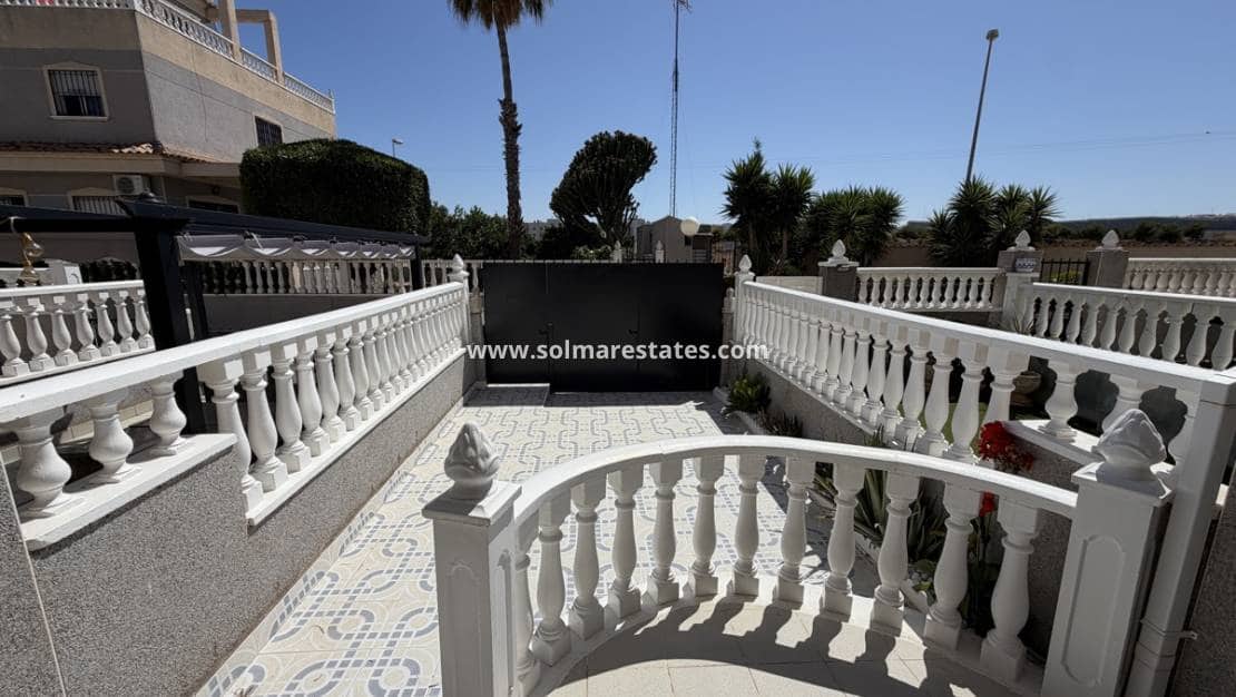 3 bedroom Townhouse for sale in Playa Flamenca with pool - € 309,000 (Ref: 9895141)