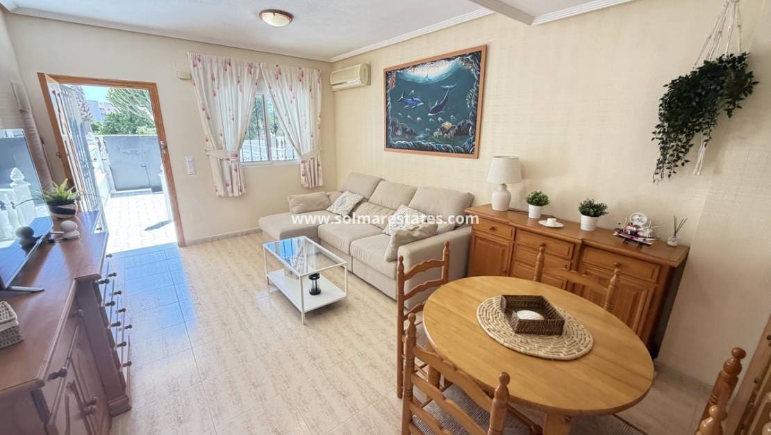 3 bedroom Townhouse for sale in Playa Flamenca with pool - € 309,000 (Ref: 9895141)