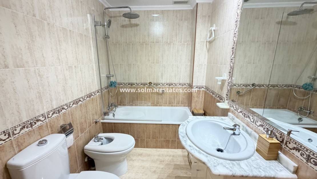 3 bedroom Townhouse for sale in Playa Flamenca with pool - € 309,000 (Ref: 9895141)