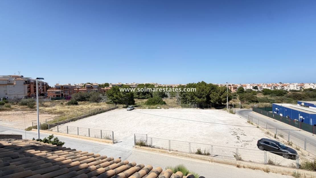 3 bedroom Townhouse for sale in Playa Flamenca with pool - € 309,000 (Ref: 9895141)