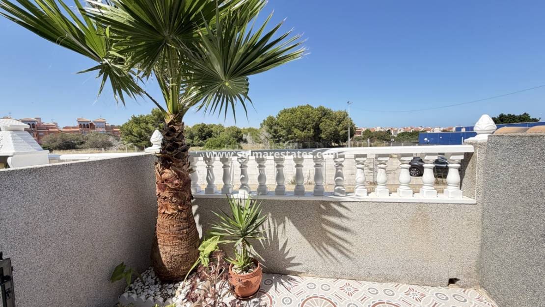 3 bedroom Townhouse for sale in Playa Flamenca with pool - € 309,000 (Ref: 9895141)
