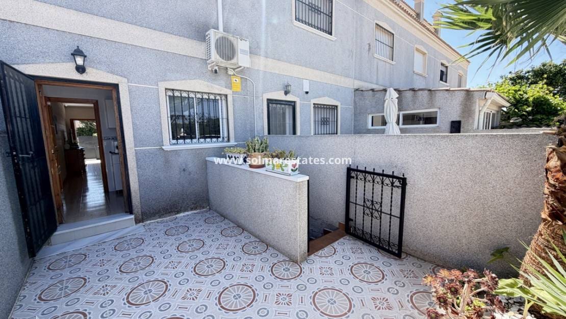 3 bedroom Townhouse for sale in Playa Flamenca with pool - € 309,000 (Ref: 9895141)