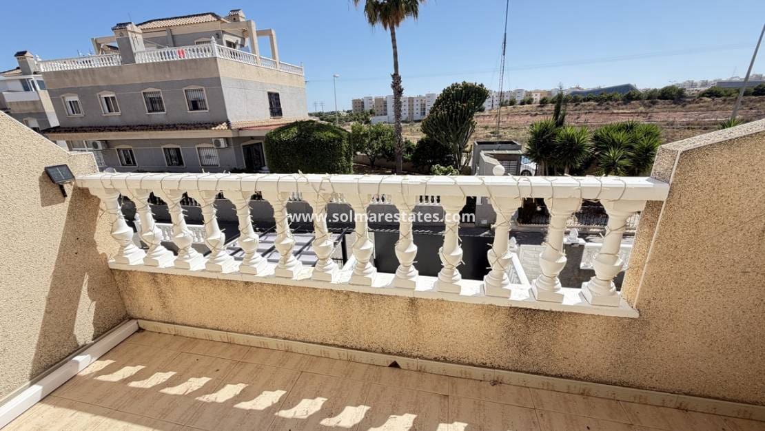 3 bedroom Townhouse for sale in Playa Flamenca with pool - € 309,000 (Ref: 9895141)