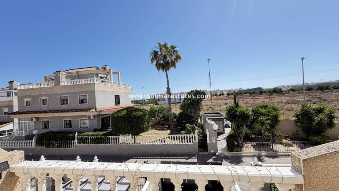 3 bedroom Townhouse for sale in Playa Flamenca with pool - € 309,000 (Ref: 9895141)