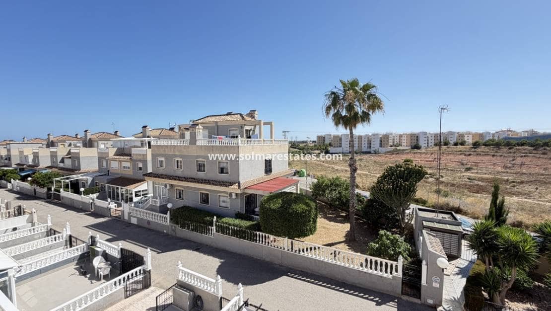 3 bedroom Townhouse for sale in Playa Flamenca with pool - € 309,000 (Ref: 9895141)
