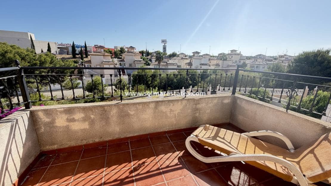 3 makuuhuone Paritalo myytävänä paikassa Playa Flamenca mukana uima-altaan - 195 000 € (Ref: 9895142)