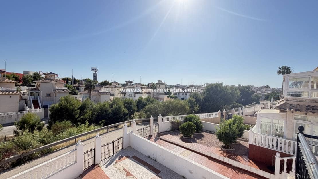 3 makuuhuone Paritalo myytävänä paikassa Playa Flamenca mukana uima-altaan - 195 000 € (Ref: 9895142)