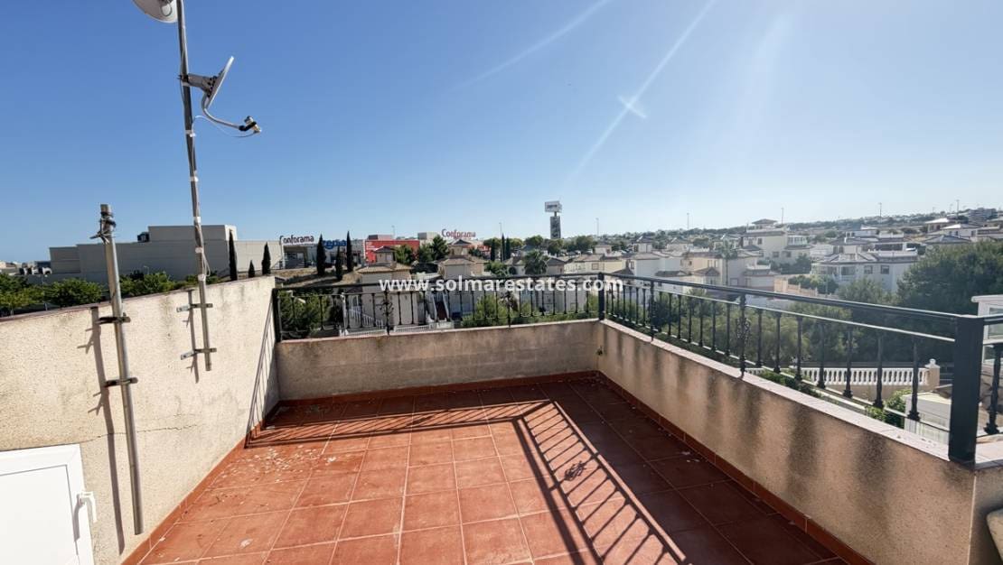 3 makuuhuone Paritalo myytävänä paikassa Playa Flamenca mukana uima-altaan - 195 000 € (Ref: 9895142)