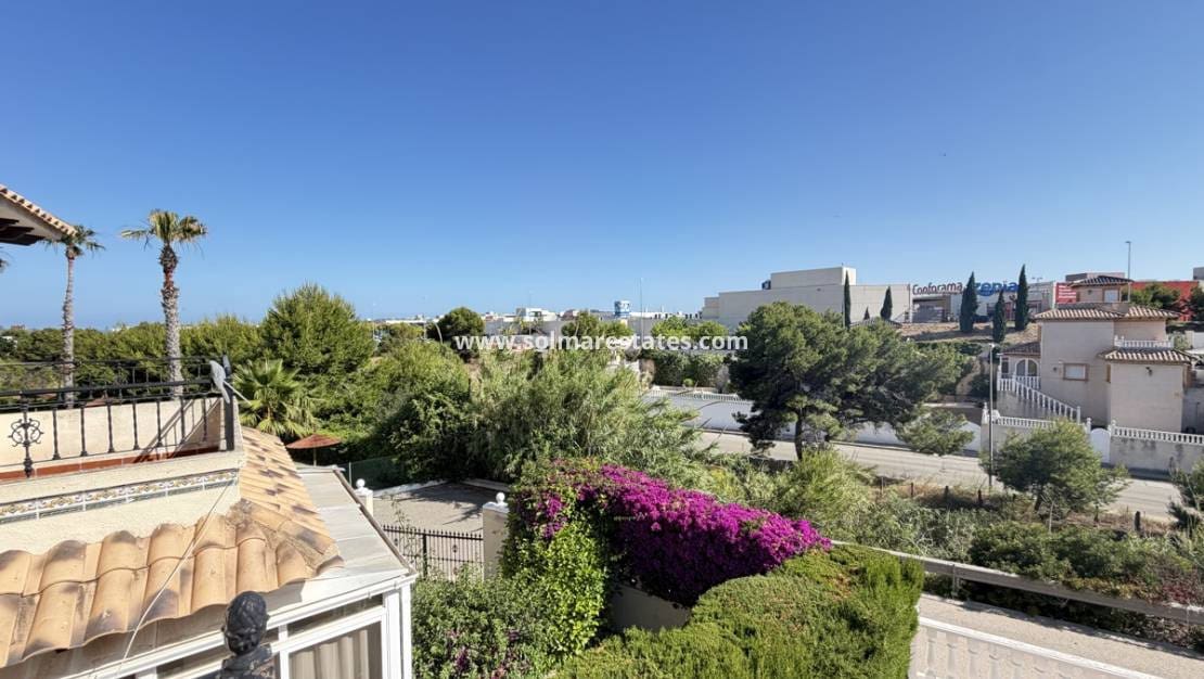 3 makuuhuone Paritalo myytävänä paikassa Playa Flamenca mukana uima-altaan - 195 000 € (Ref: 9895142)