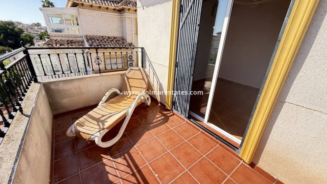 3 makuuhuone Paritalo myytävänä paikassa Playa Flamenca mukana uima-altaan - 195 000 € (Ref: 9895142)
