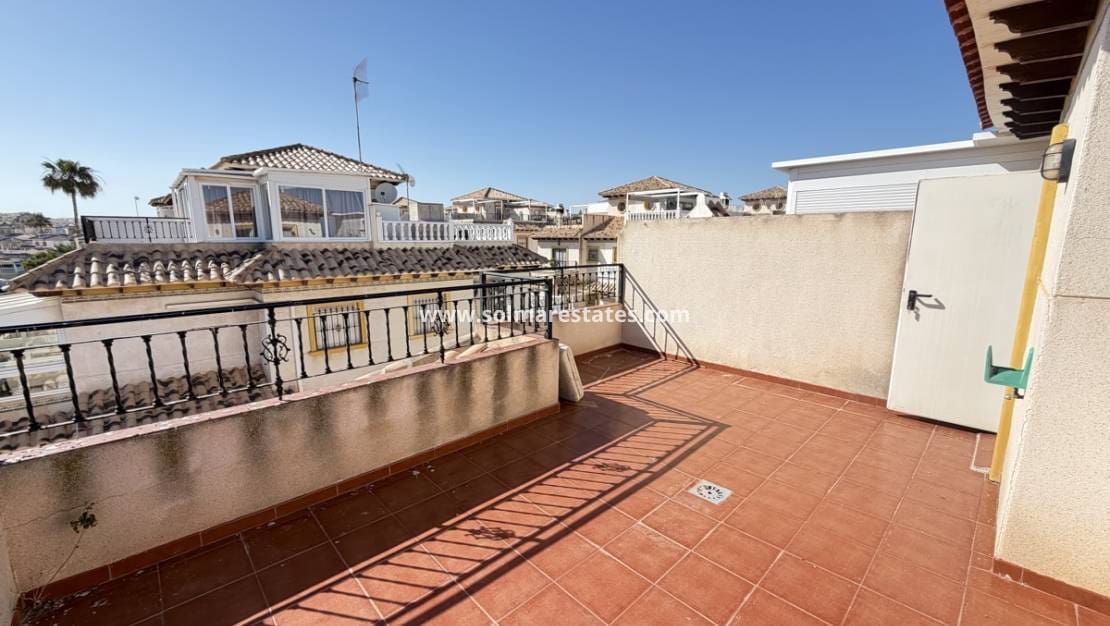 3 makuuhuone Paritalo myytävänä paikassa Playa Flamenca mukana uima-altaan - 195 000 € (Ref: 9895142)