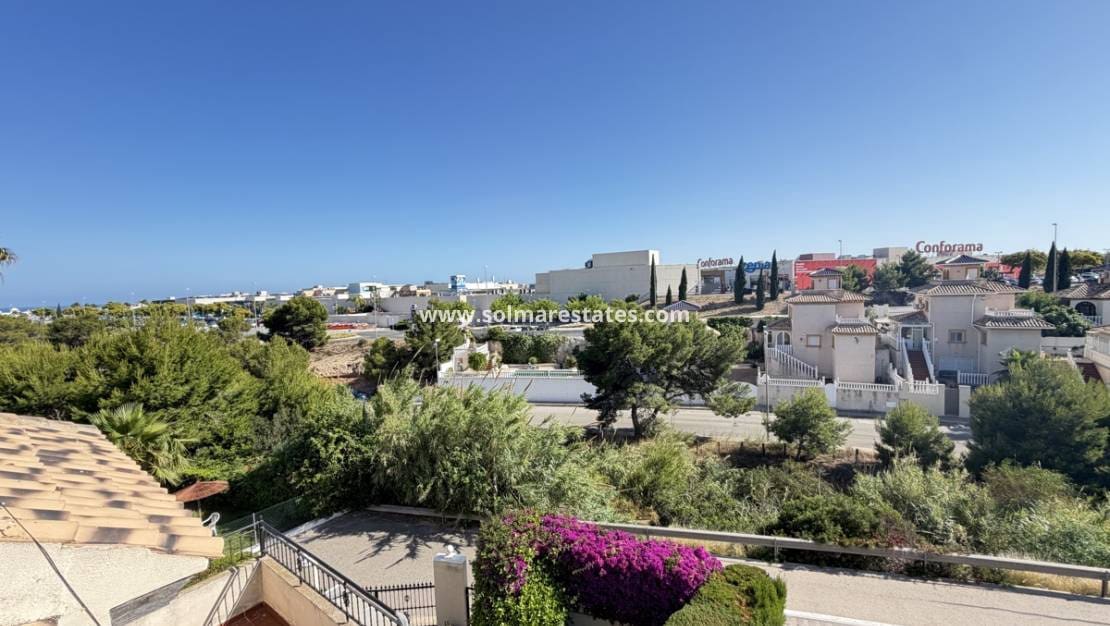 3 makuuhuone Paritalo myytävänä paikassa Playa Flamenca mukana uima-altaan - 195 000 € (Ref: 9895142)