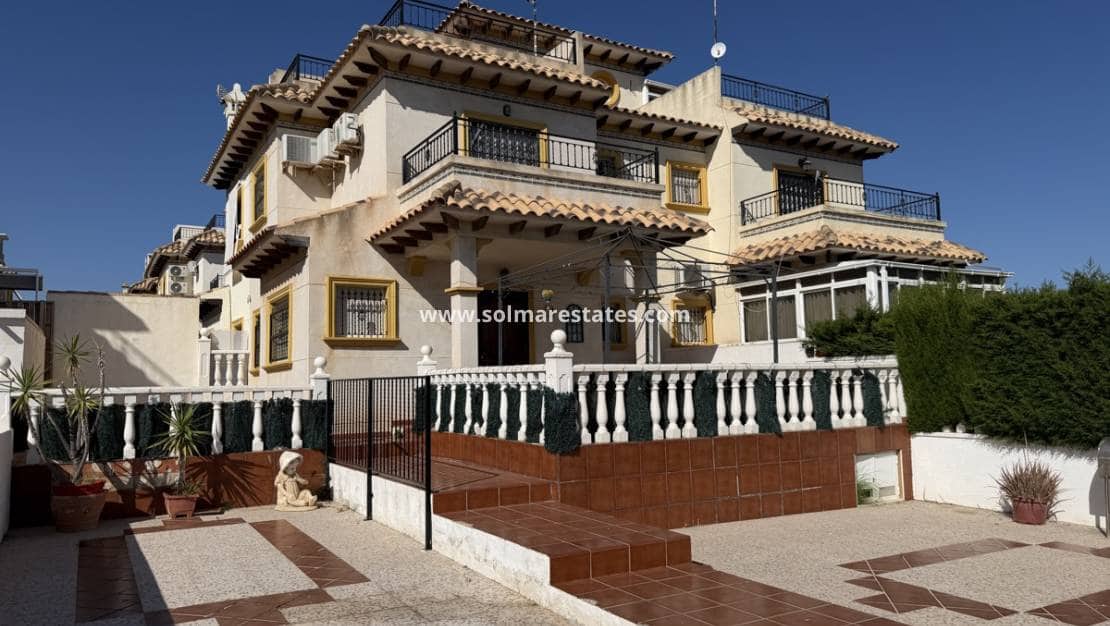3 makuuhuone Paritalo myytävänä paikassa Playa Flamenca mukana uima-altaan - 195 000 € (Ref: 9895142)