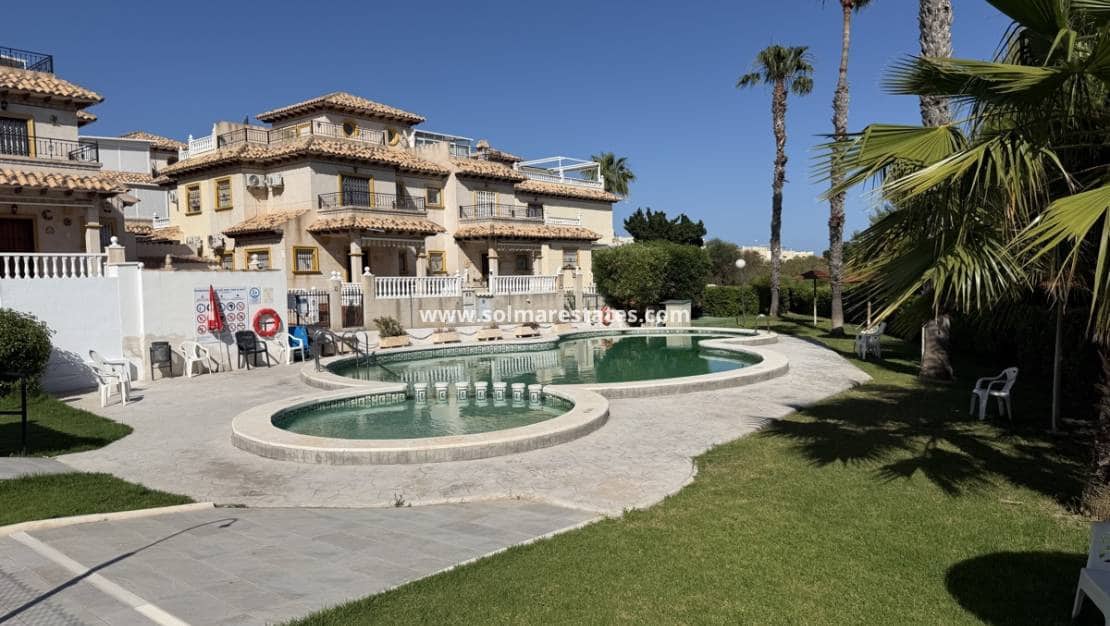 3 makuuhuone Paritalo myytävänä paikassa Playa Flamenca mukana uima-altaan - 195 000 € (Ref: 9895142)