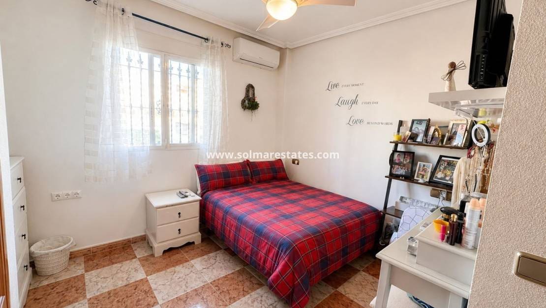 2 slaapkamer Appartement te koop in Cabo Roig met zwembad - € 164.995 (Ref: 9895267)