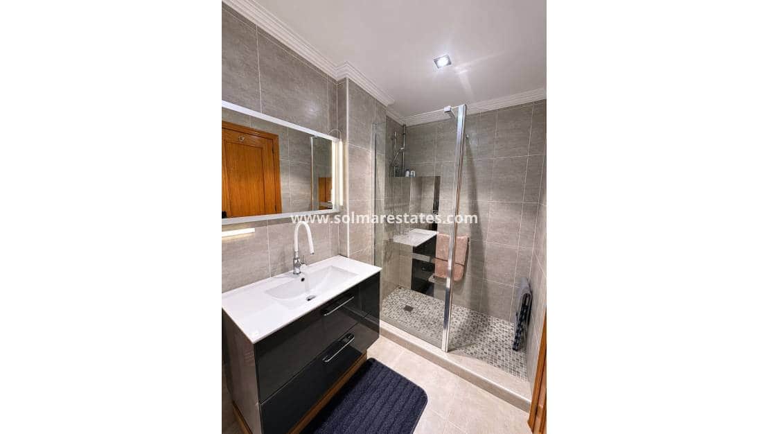 2 slaapkamer Appartement te koop in Cabo Roig met zwembad - € 164.995 (Ref: 9895267)