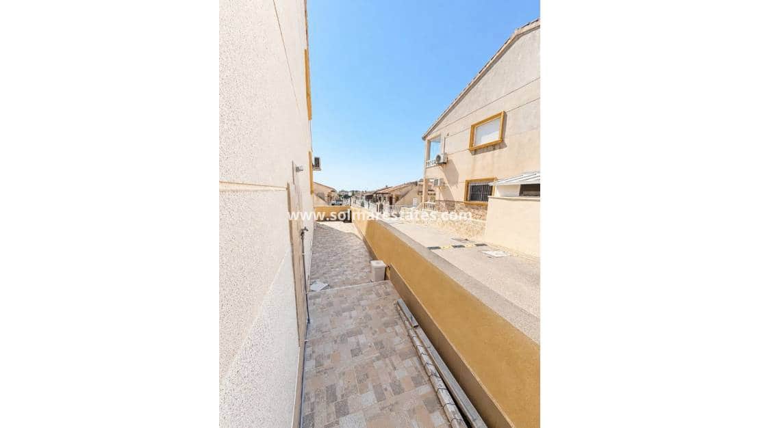 2 slaapkamer Appartement te koop in Cabo Roig met zwembad - € 164.995 (Ref: 9895267)