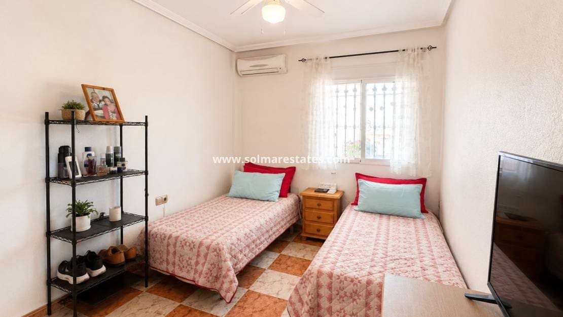 2 slaapkamer Appartement te koop in Cabo Roig met zwembad - € 164.995 (Ref: 9895267)
