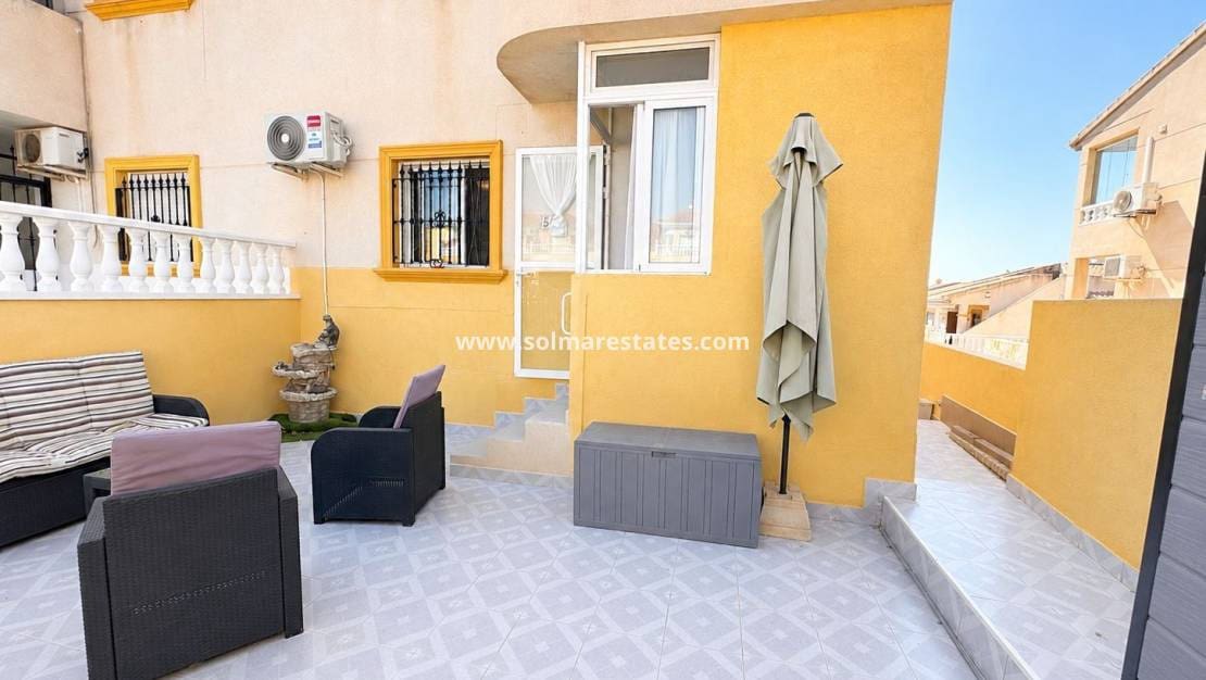2 slaapkamer Appartement te koop in Cabo Roig met zwembad - € 164.995 (Ref: 9895267)