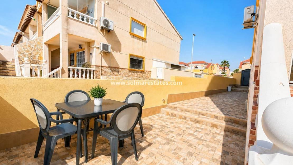 2 slaapkamer Appartement te koop in Cabo Roig met zwembad - € 164.995 (Ref: 9895267)