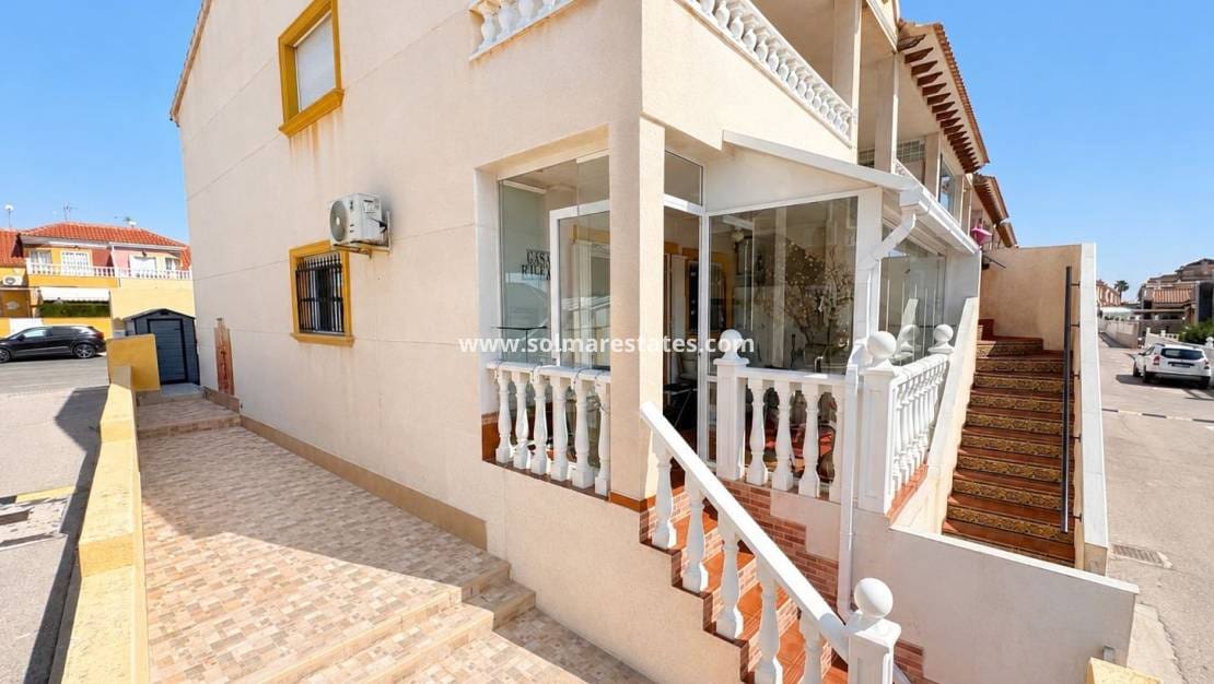 2 slaapkamer Appartement te koop in Cabo Roig met zwembad - € 164.995 (Ref: 9895267)