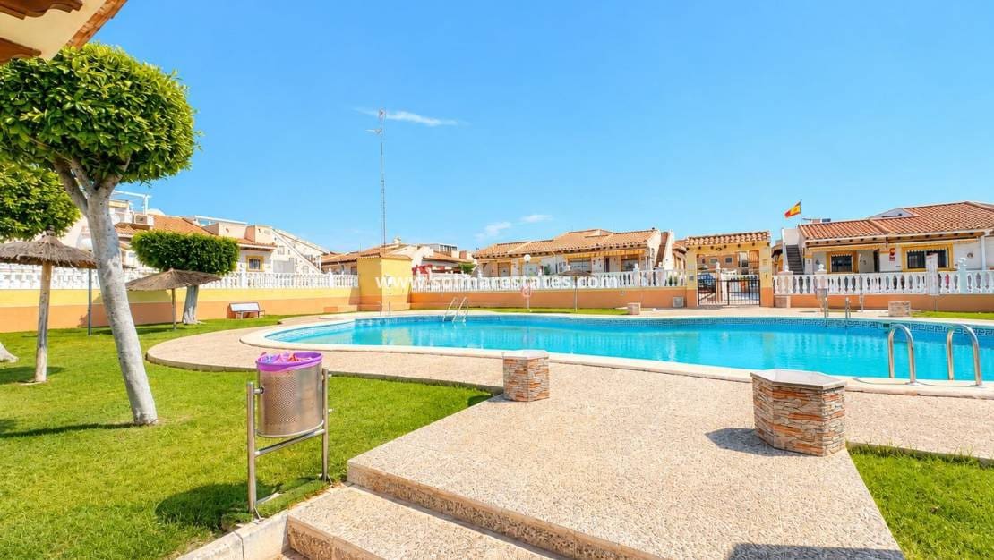 2 slaapkamer Appartement te koop in Cabo Roig met zwembad - € 164.995 (Ref: 9895267)