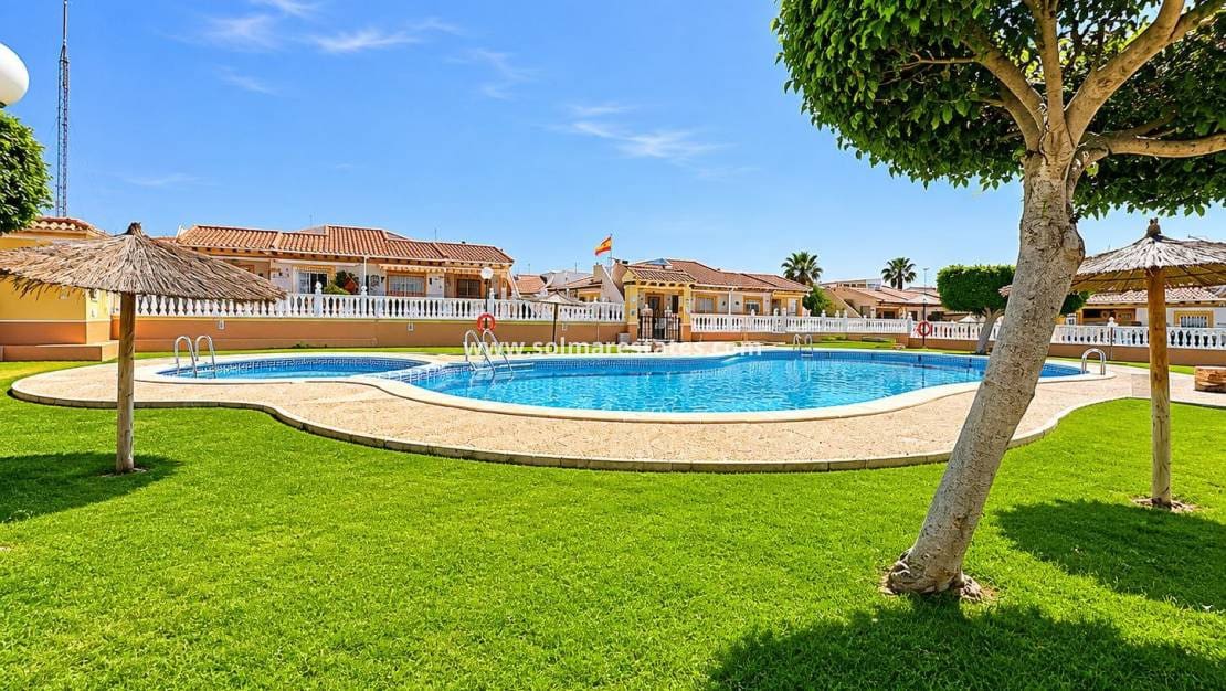 2 slaapkamer Appartement te koop in Cabo Roig met zwembad - € 164.995 (Ref: 9895267)