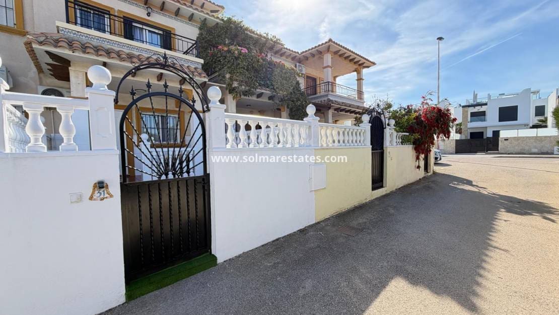 3 camera da letto Casa in vendita in Orihuela Costa con piscina - 235.000 € (Rif: 9897398)